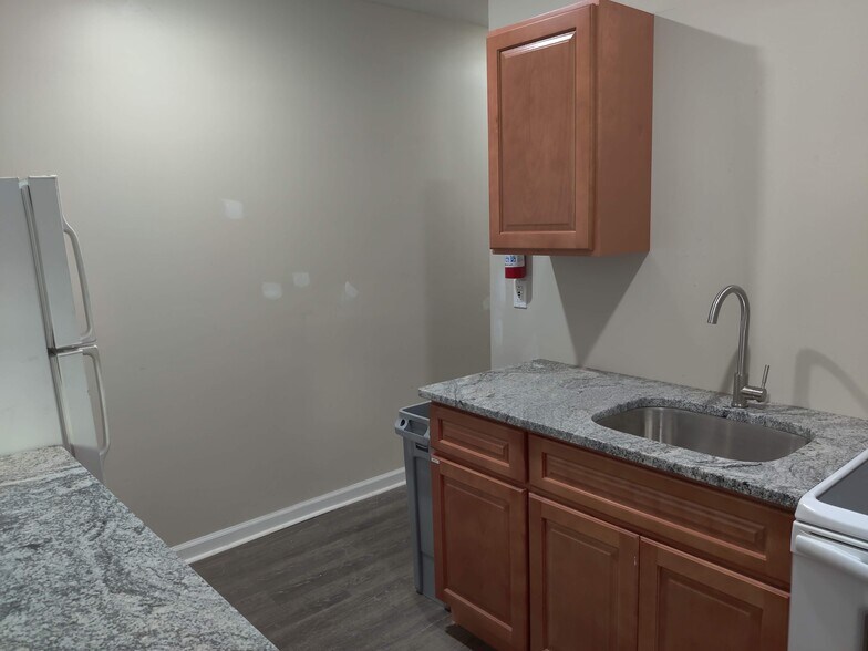 Building Photo - 5535 Crowson St