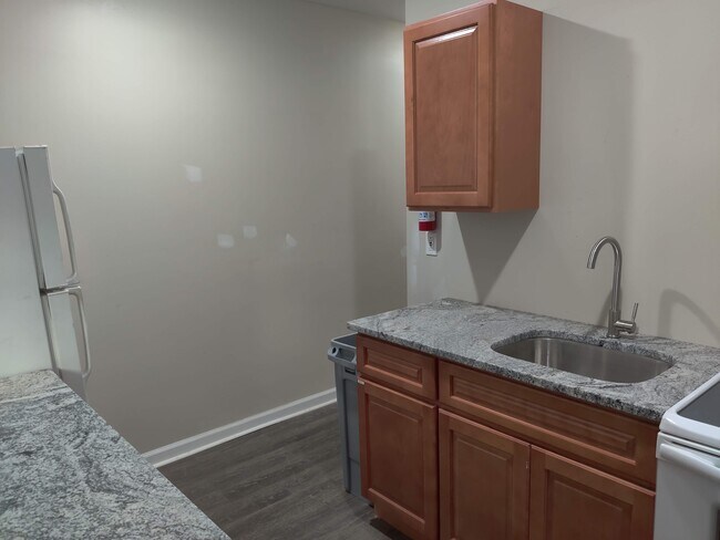 Building Photo - 5535 Crowson St