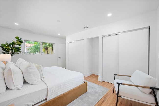 Building Photo - 5211 Granada Blvd