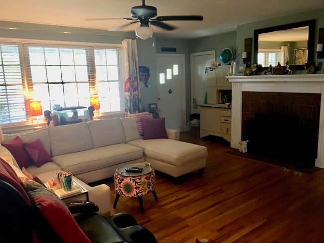 Building Photo - 410 Pineneedle Rd