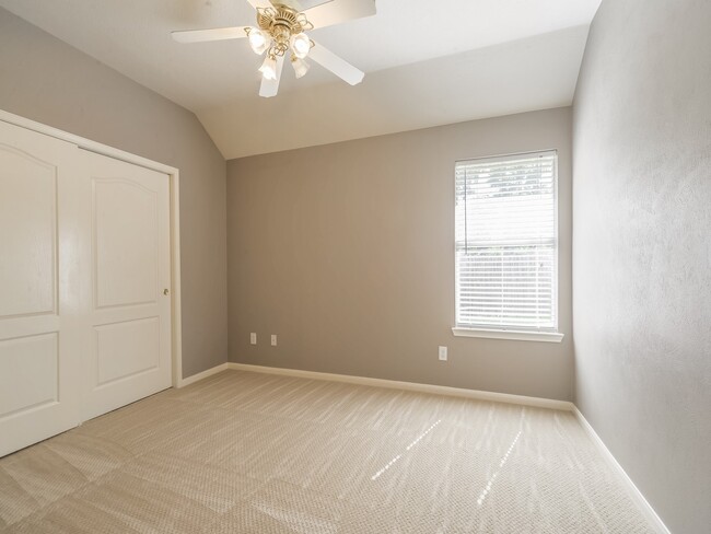 Building Photo - 15310 Cypressedge Ct