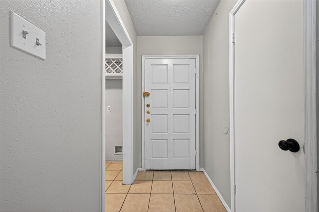 Building Photo - 2310 Woodwind Dr