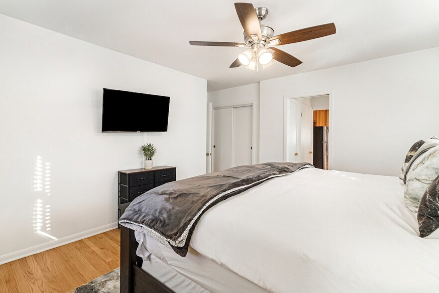 Building Photo - 1555 Orchard Rd