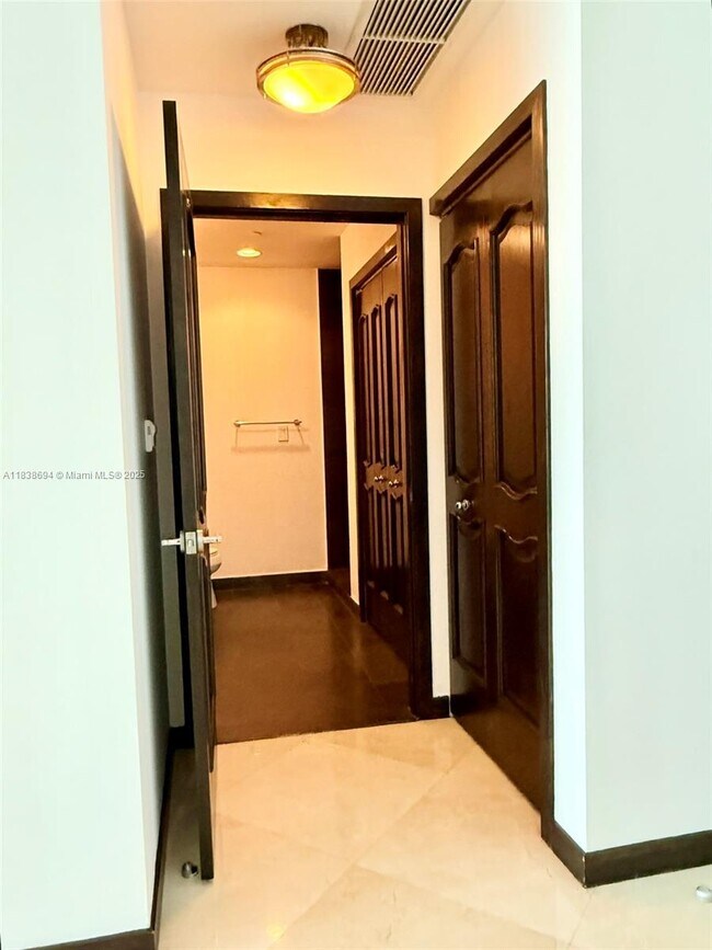 Building Photo - 900 Biscayne Blvd