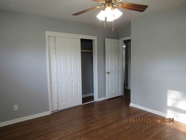 Building Photo - SECTION 8 ACCEPTED - 4550 S Keystone Ave