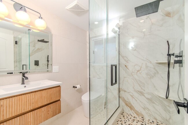 Building Photo - Charming & Updated 3-Bedroom Home for Lease in Birmingham