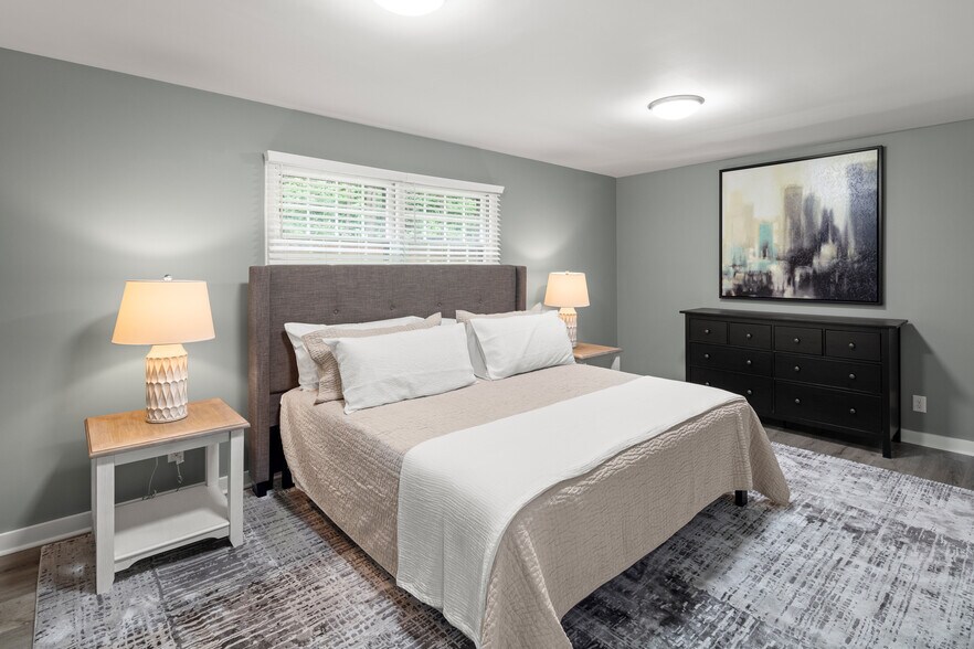 Primary Bedroom W King Size Bed - 116 Overlook Rd