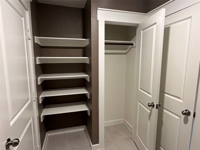 Building Photo - 2629 Bernadino Dr