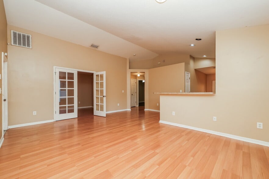Building Photo - 6708 Summer Haven Dr