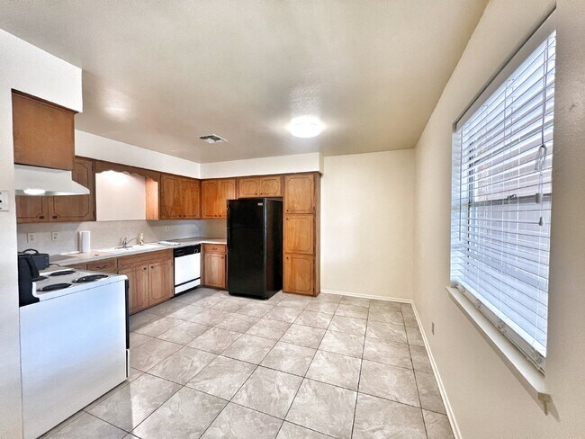 Building Photo - Adorable 2-Bedroom Duplex Just Minutes from Downtown New Braunfels!