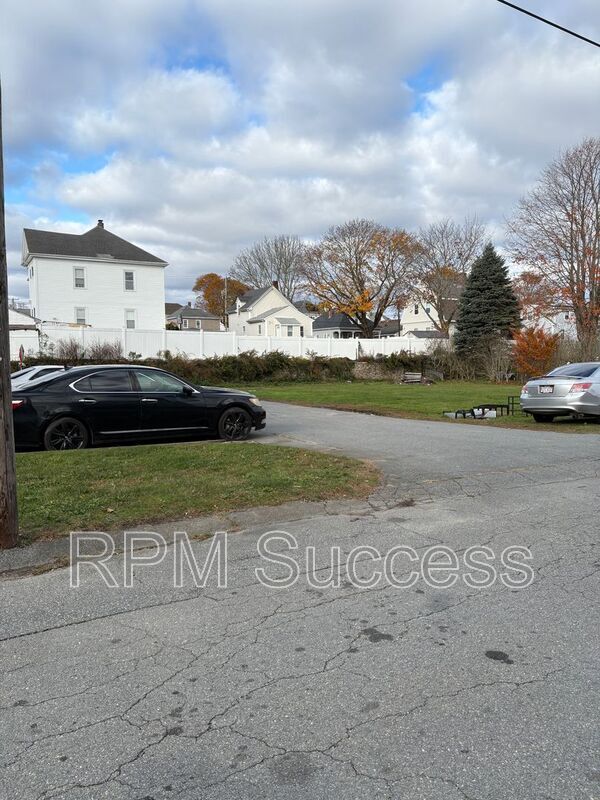 Building Photo - 19 Stephen St