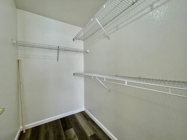 Building Photo - 555 E Silverado Ranch Blvd