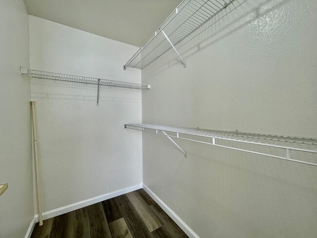 Building Photo - Upgraded Condo Available! Gated Community 1 Bedroom!