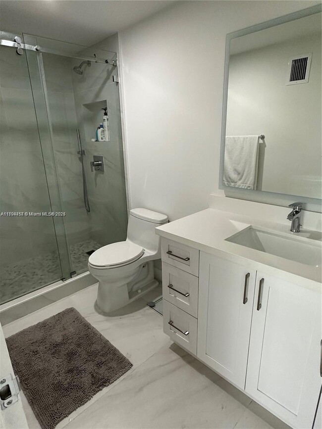 Building Photo - 5825 Collins Ave