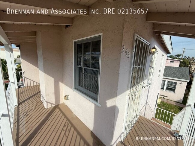 Building Photo - 253 Church Ave