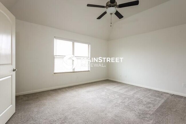 Building Photo - 3 Bedroom Pet-Friendly Home in Yukon, OK with Main Street Renewal