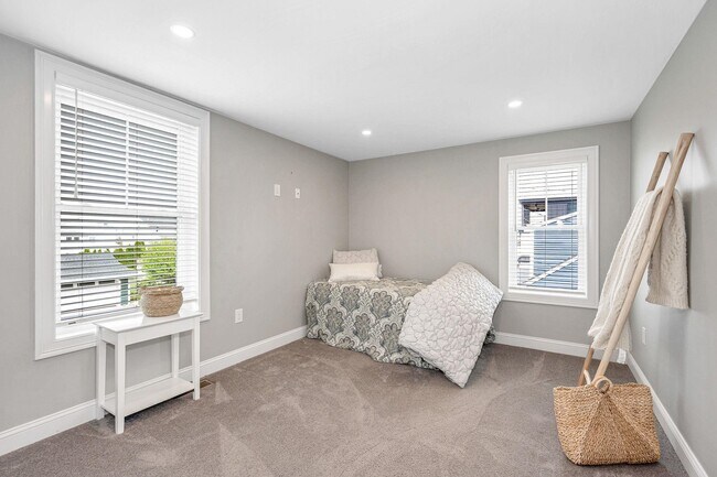 Building Photo - 352 Portsmouth Ave