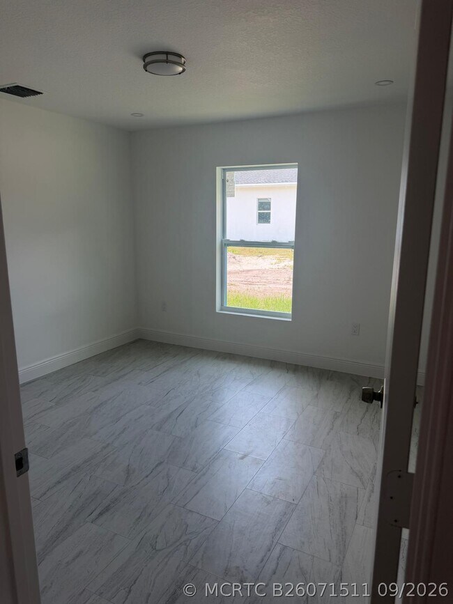 Building Photo - 4880 Alberta Ave