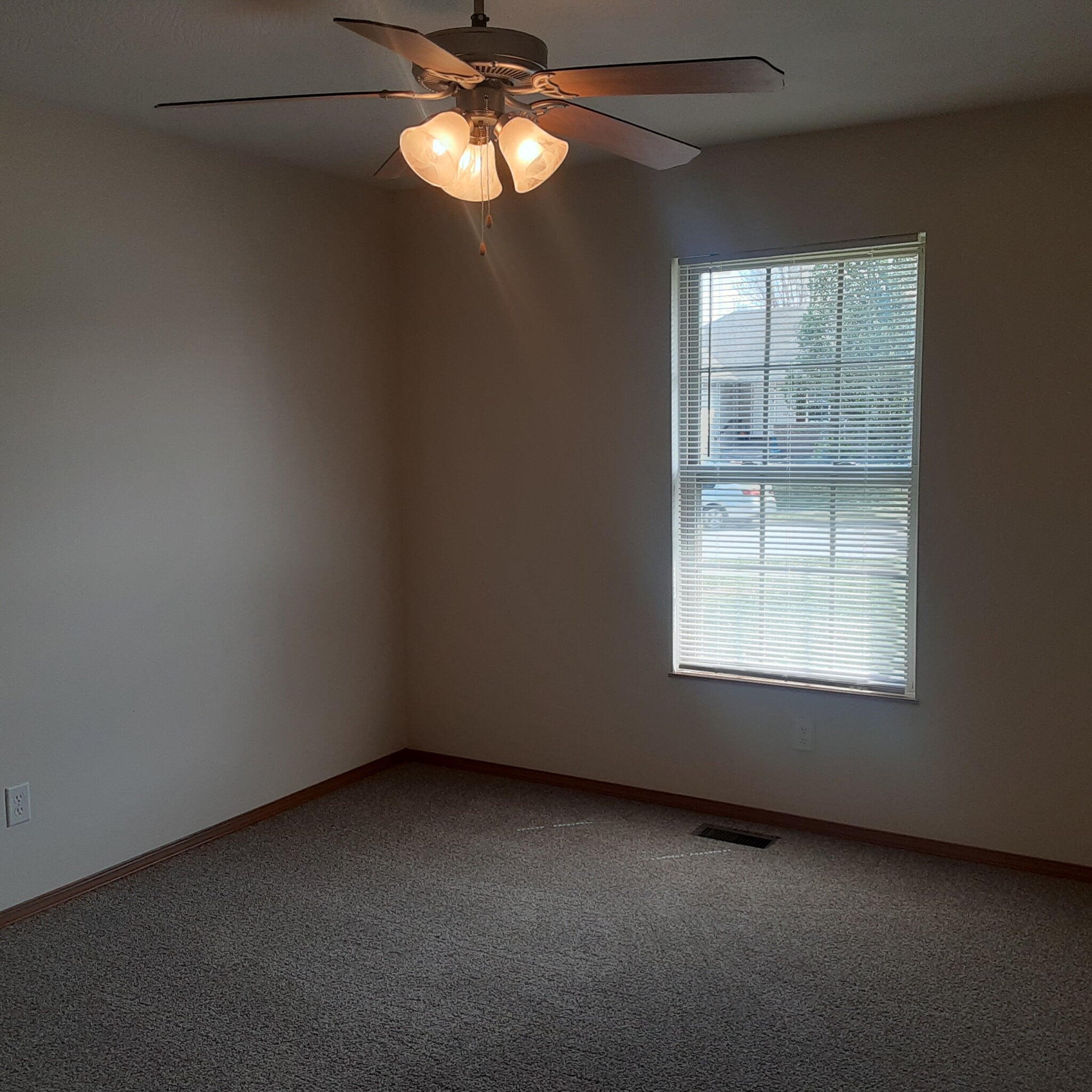 Building Photo - 325 S Casa Grande Ave