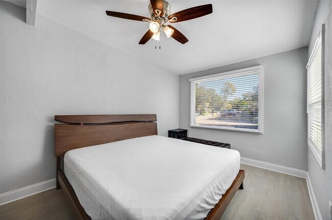 Building Photo - 1400 Poinciana Dr