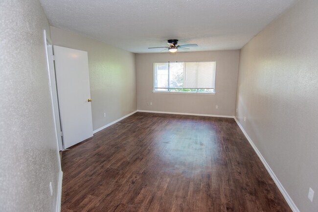 Building Photo - 16746 Selder Dr