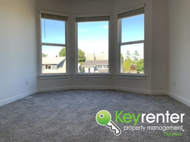 Building Photo - Newly Remodeled Centrally Located Tacoma H...