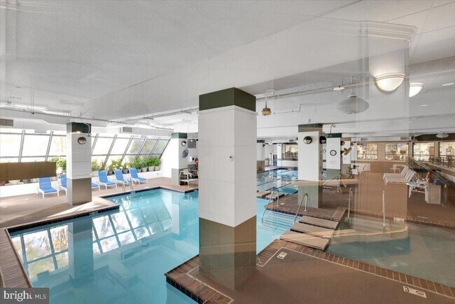 Building Photo - 309 Yoakum Pkwy