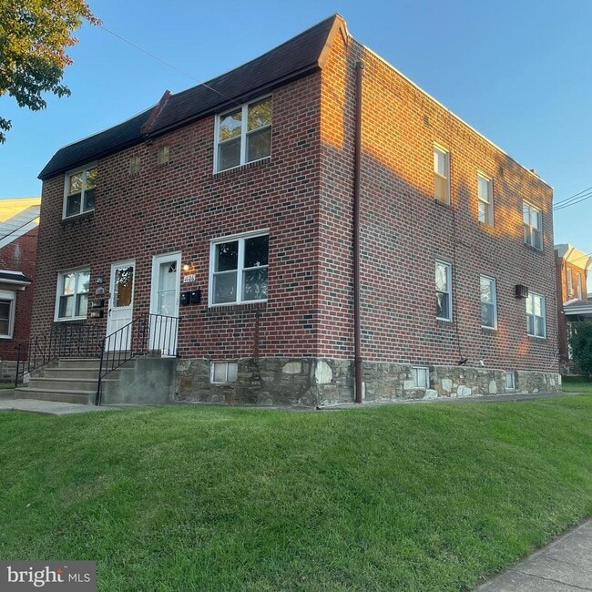 Building Photo - 1126 Faunce St