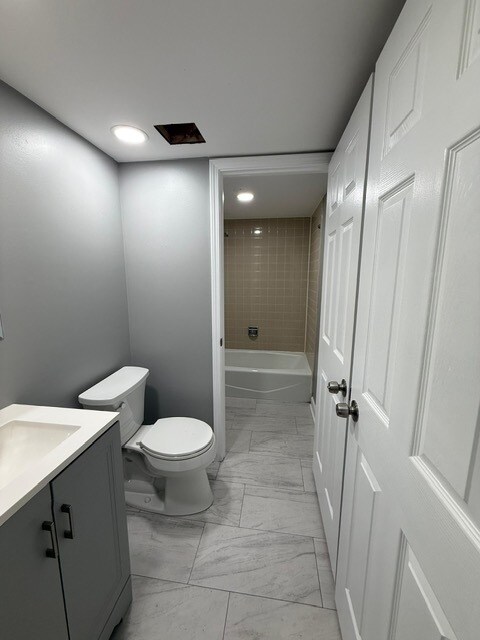 Building Photo - 669 Briar Hill Ln