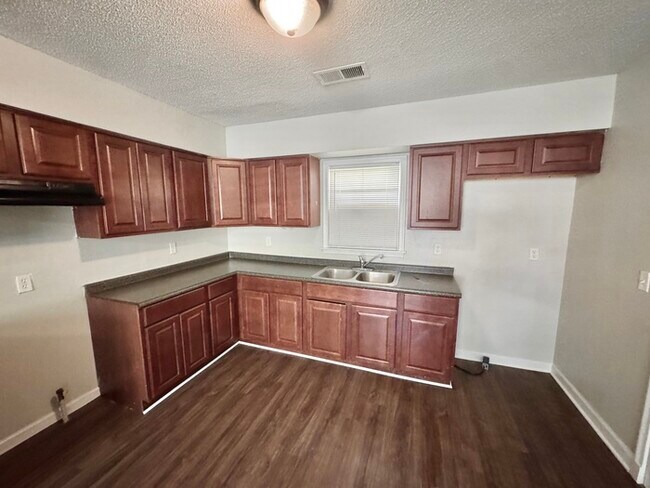 Building Photo - 2929 Bede Rd