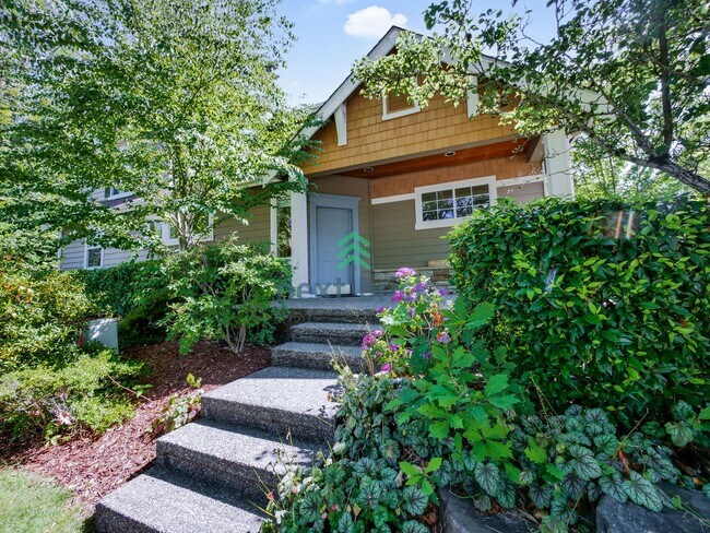 Building Photo - Rare 3 Bedroom 2.5 Bath Townhome for Rent!