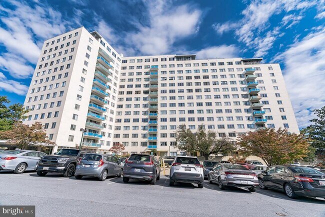 Building Photo - 10201 Grosvenor Pl