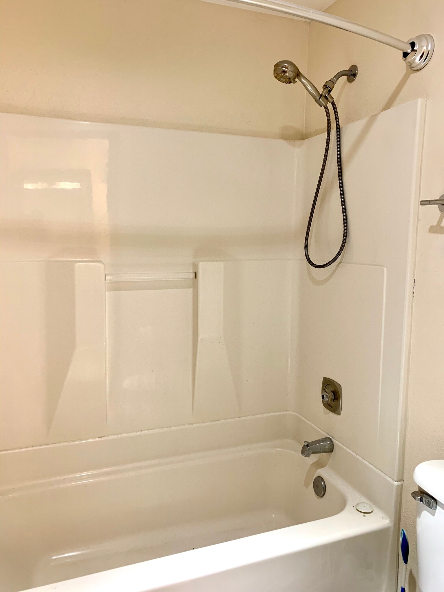 bathtub - 9350 Redmond Woodinville Rd NE