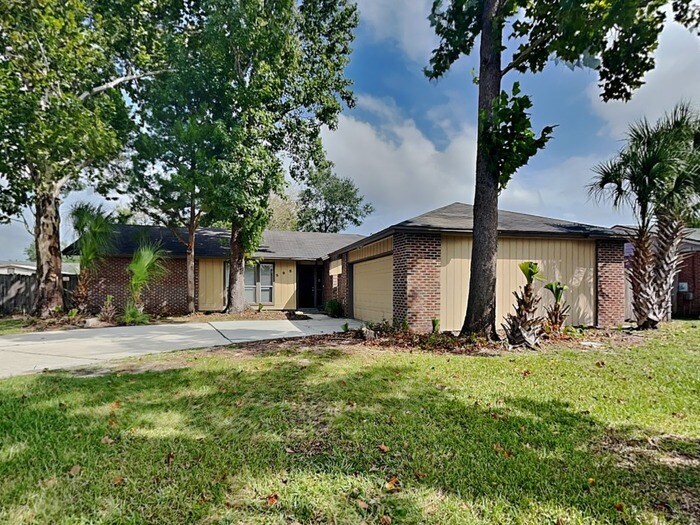 Primary Photo - 595 Charles Carroll St