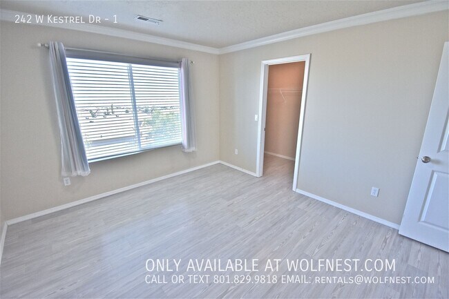 Building Photo - 242 Kestrel Dr
