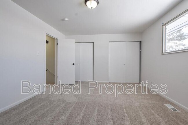 Building Photo - 470 N 200 W