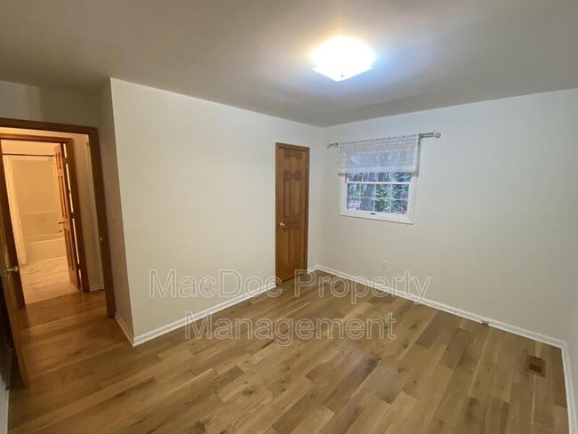 Building Photo - 549 Harrison Cir