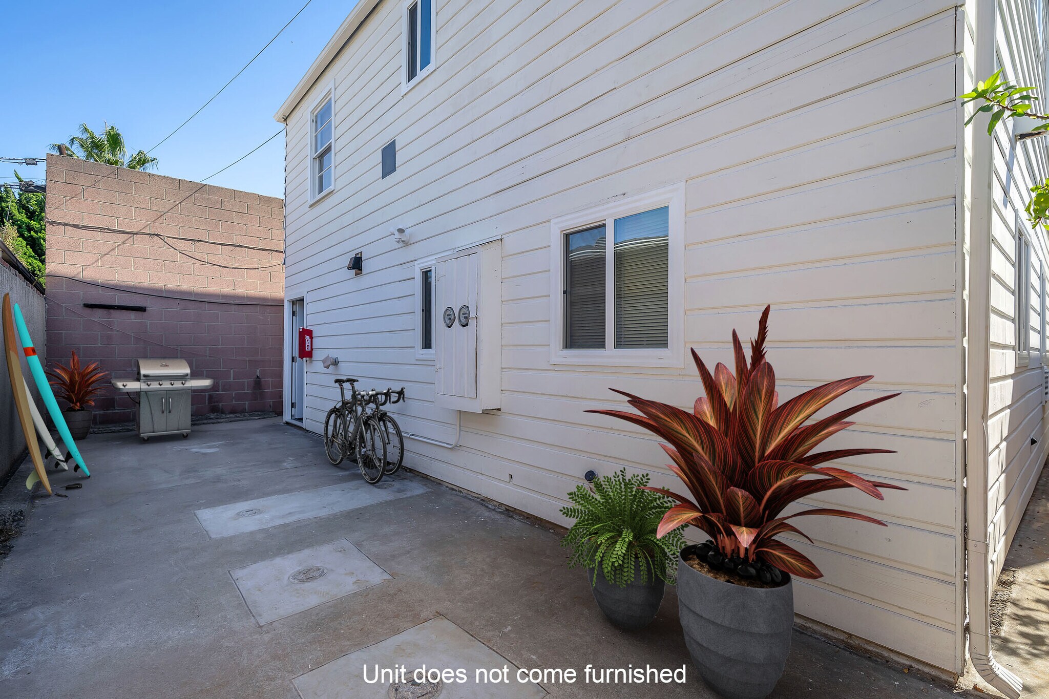 Shared Outdoor space - 905 Manhattan Beach Blvd