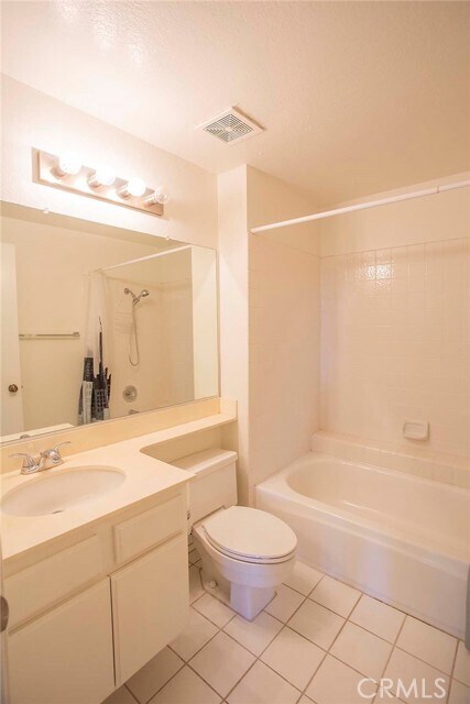 Building Photo - 2563 Plaza del Amo Plz