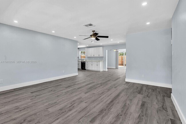 Building Photo - 2920 NE 8th Terrace