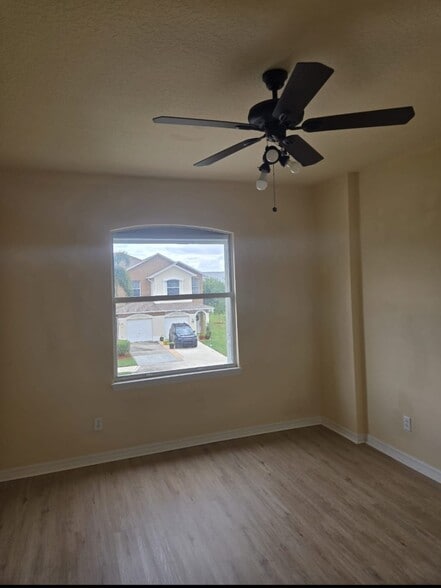 Building Photo - 1030 Venetian Dr