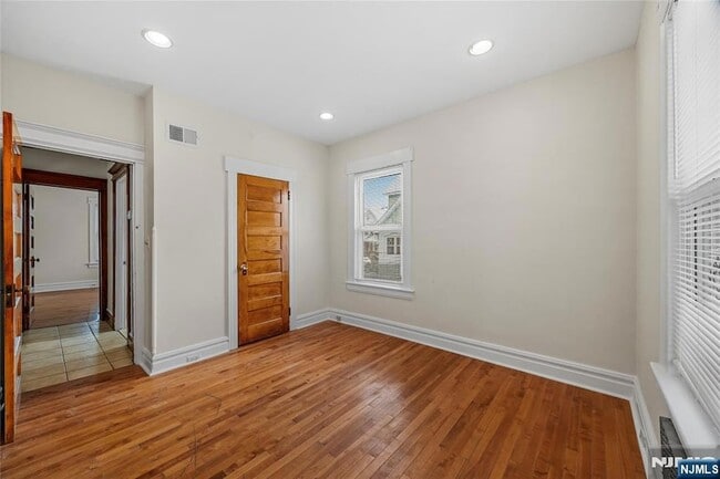 Building Photo - 287 Hornblower Ave