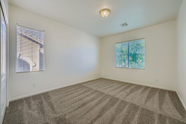 Building Photo - Newly remodeled 4 bedroom home!