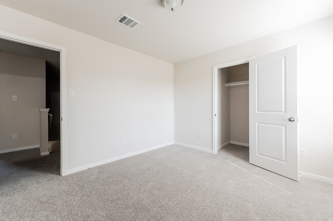 Building Photo - 2104 Cedar Bnd Dr
