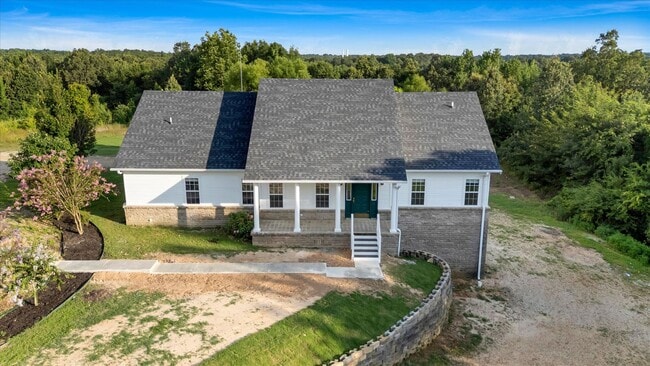 Building Photo - Spacious 5-Bedroom Home on 1.5+ Acres in West Side School District