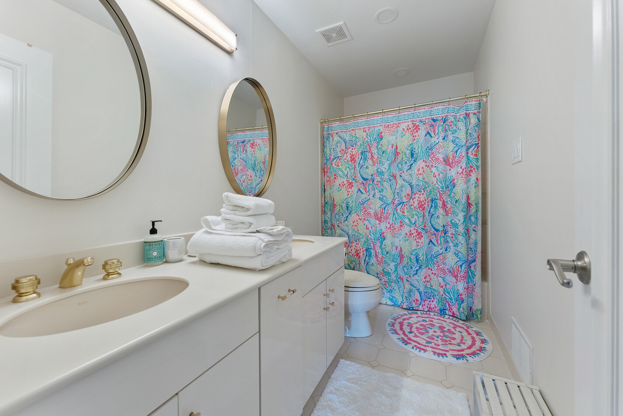 Building Photo - 7600 Bayshore Dr