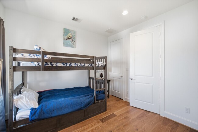 Building Photo - 707 Bringhurst St