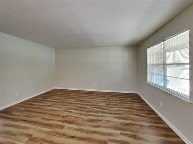 Building Photo - 825 Livingston Dr