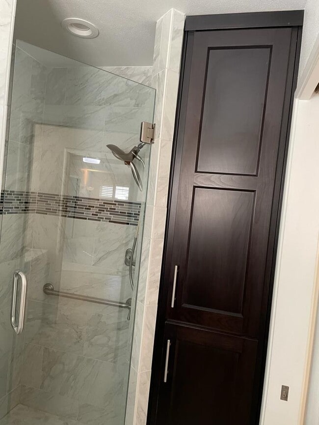 Building Photo - 130 E Emerson Ave