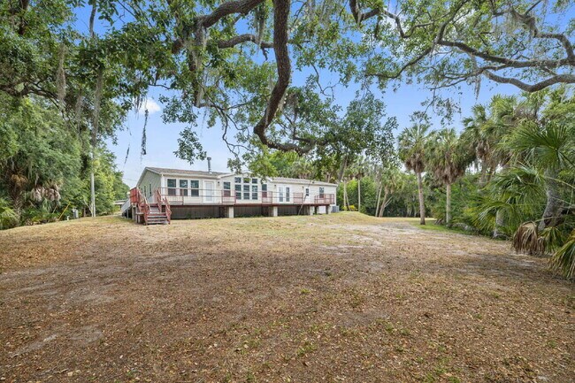 Building Photo - "Spacious 4-Bedroom Retreat with 3400 Sq Ft of Comfort in Gibsonton, FL!"